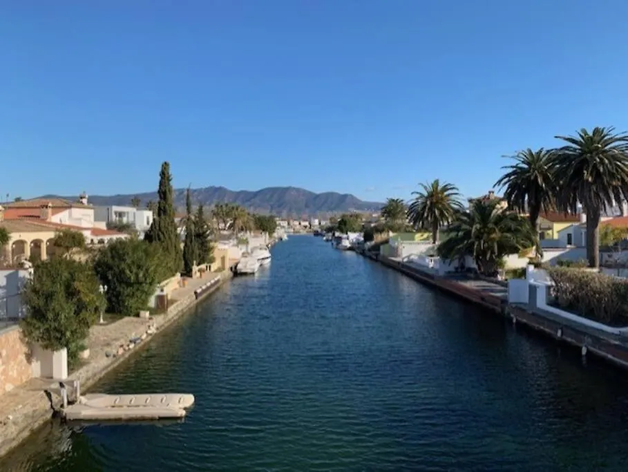 Casa Serenity Au Canal Avec Piscine Et Amarre Empuriabrava 0*,  Hiszpania